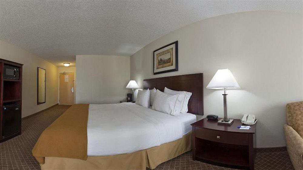 Holiday Inn Express Warrenton By Ihg Exterior foto