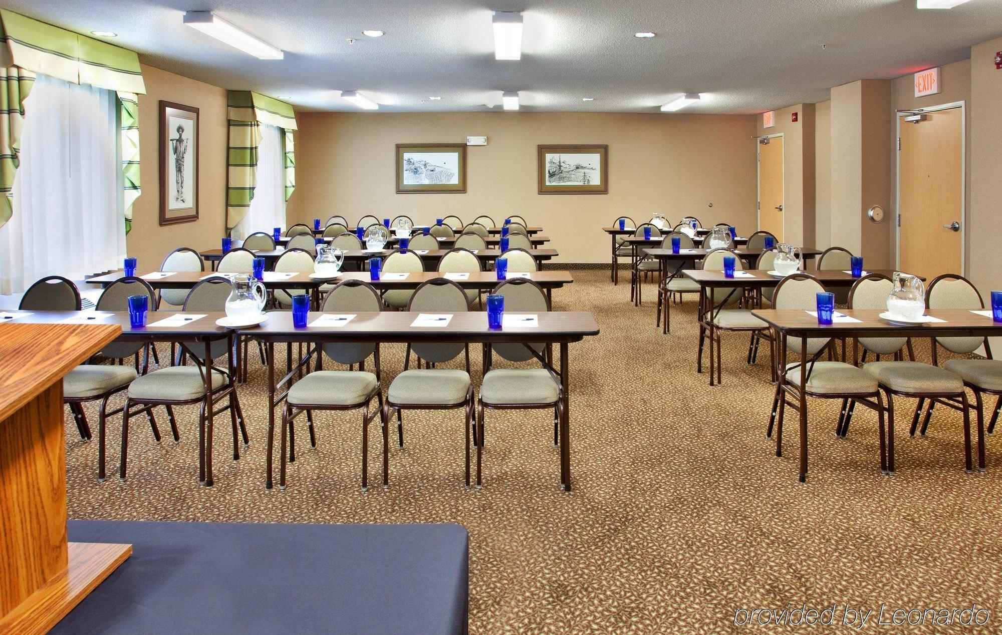 Holiday Inn Express Warrenton By Ihg Exterior foto