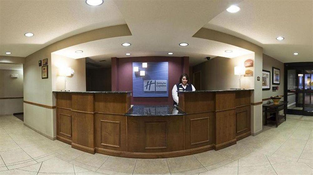 Holiday Inn Express Warrenton By Ihg Exterior foto
