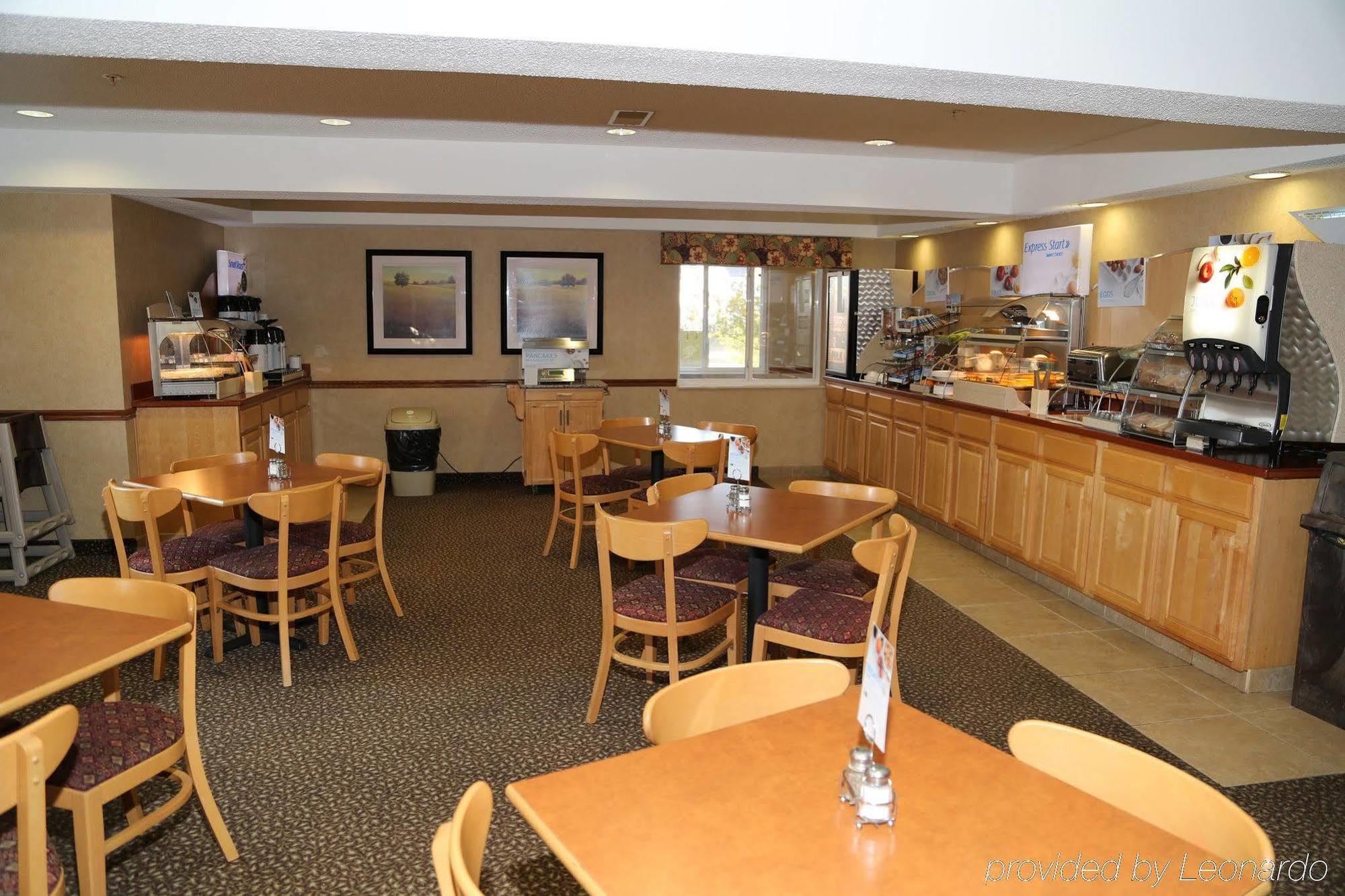 Holiday Inn Express Warrenton By Ihg Exterior foto