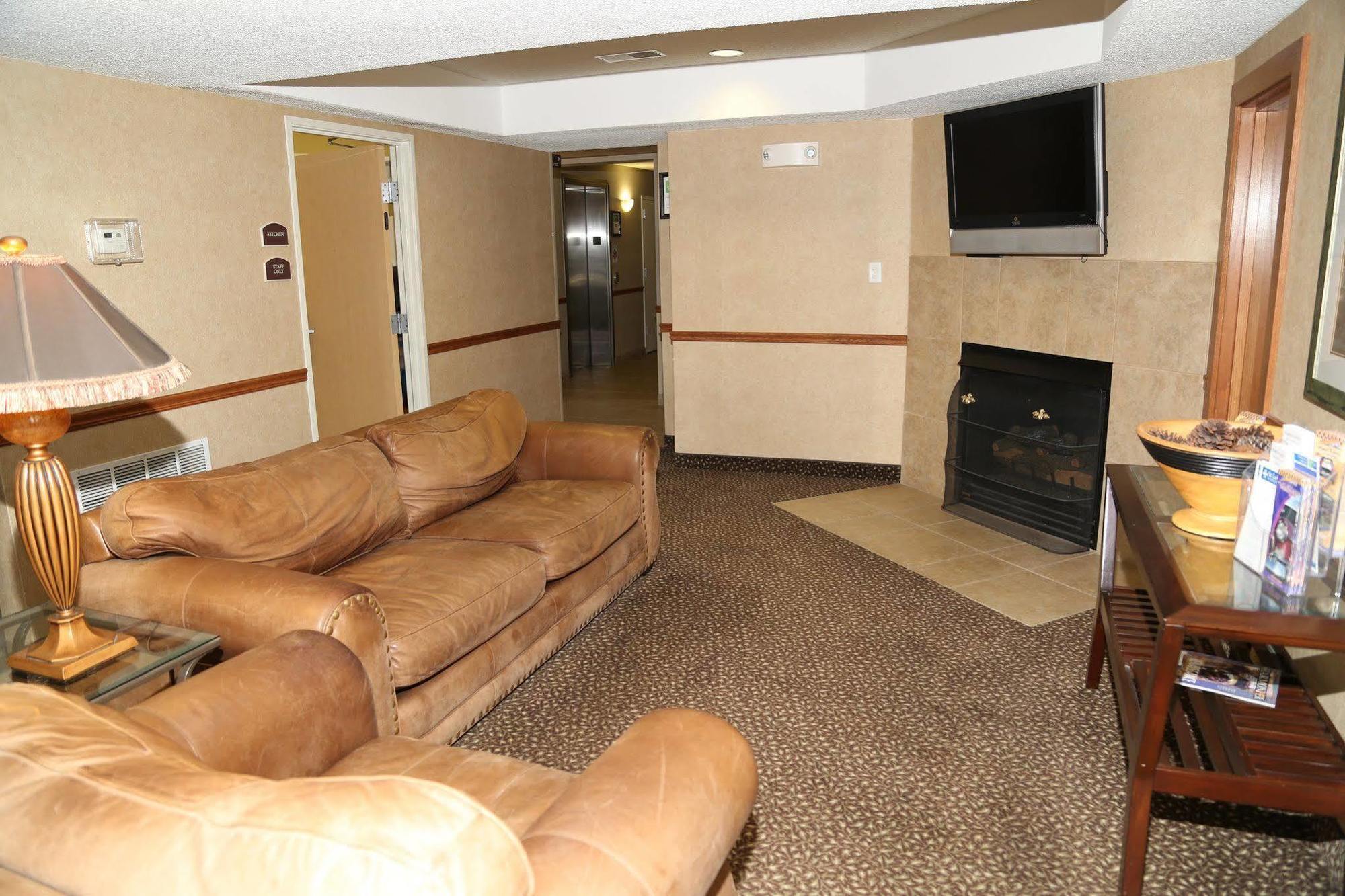 Holiday Inn Express Warrenton By Ihg Exterior foto