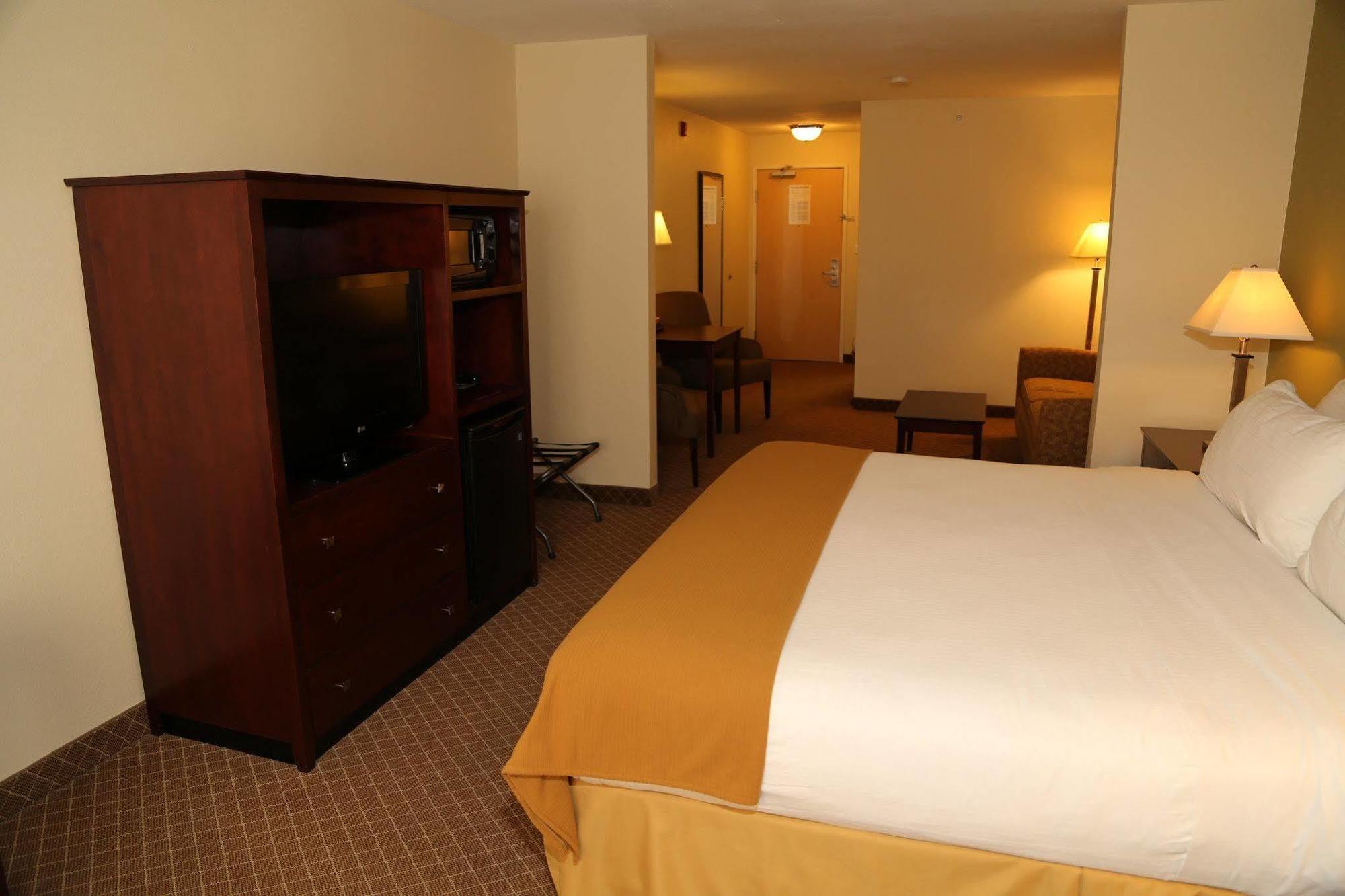 Holiday Inn Express Warrenton By Ihg Exterior foto