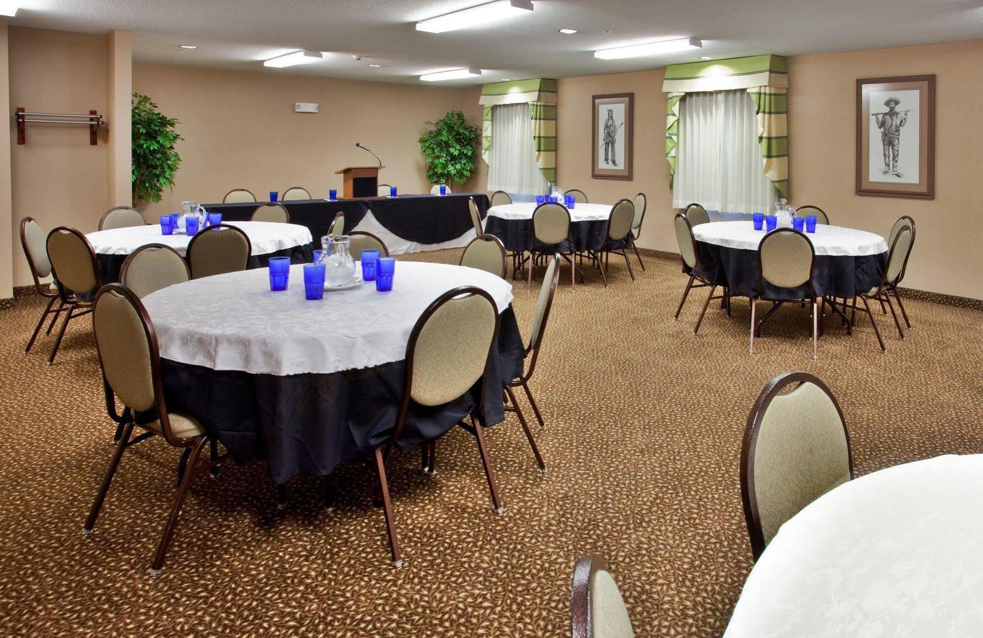 Holiday Inn Express Warrenton By Ihg Instalações foto